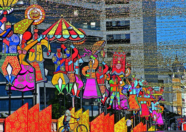 Cores e tons do carnaval pernambucano chegam ao Cais do Sertão