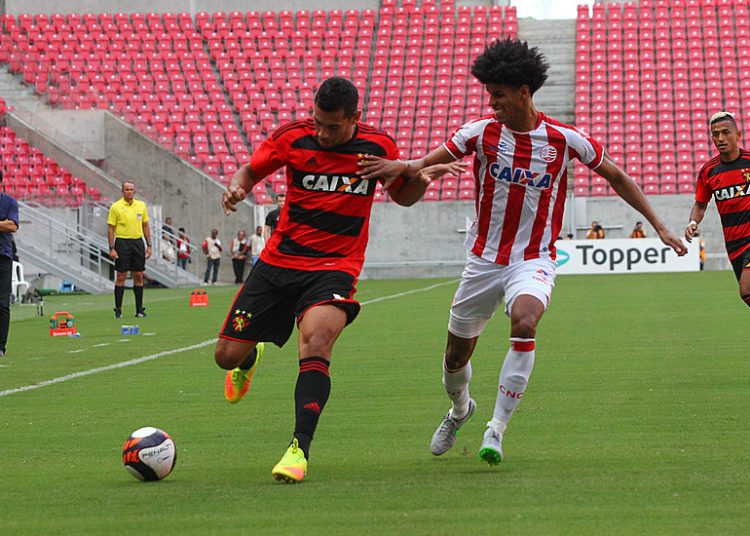 Mesmo em clássicos, como o da foto, é comum que as arquibancadas estejam vazias.
