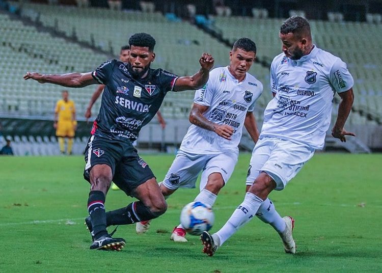 O Tubarão da Barra demorou pra entrar em campo, e o primeiro tempo foi de muita desorganização e pressão da equipe de Natal.