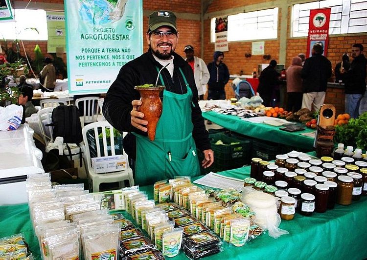 Uma feira agroecológica será montada na praça Santos Andrade e vai reunir cerca de 60 expositores