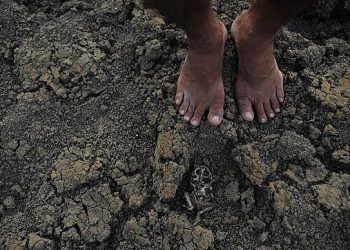 Estiagem no reservatório da comunidade em Quixadá, sertão do Ceará