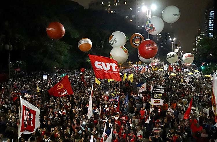 “É uma reforma que ataca frontalmente a classe trabalhadora. Então, dia 14, os professores vão parar as escolas. É um dia de muita força"