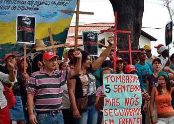 Cartazes e outdoors serão espalhados por cidades mineiras e também no sul da Bahia, pedindo às pessoas que o denunciem