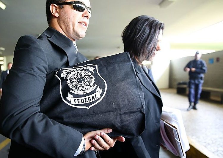 Agentes da Polícia Federal deixam o Congresso Nacional na última quinta (18)