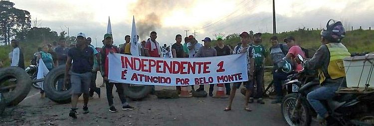 As famílias ocupam a sede do Ibama há 22 dias e nesta segunda-feira (30) decidiram bloquear a rodovia que dá acesso à usina
