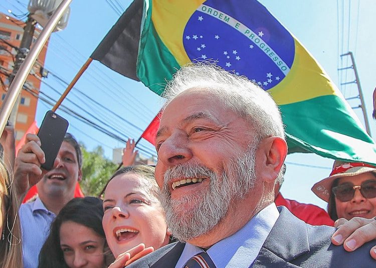 Lula é recebido por militantes para ato político em Curitiba, em 2017