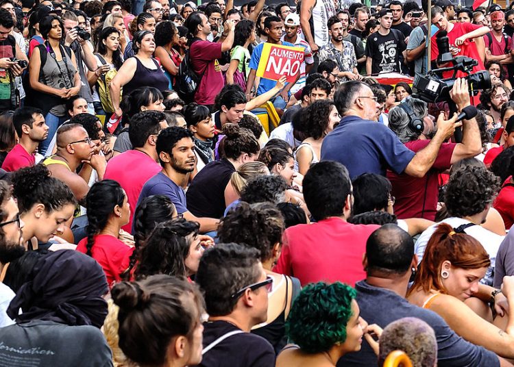 Manifestação contra o aumento da tarifa de ônibus “Movimento Passe Livre”, na Avenida Paulista