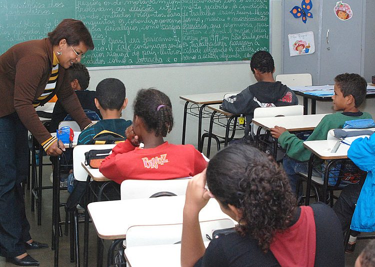 O Plano Nacional de Educação foi aprovado há dois anos e, durante sua tramitação, uma das polêmicas suscitadas foi acerca da promoção das equidades de gênero, raça/etnia, regional, orientação sexual, que acabou excluída do texto do projeto