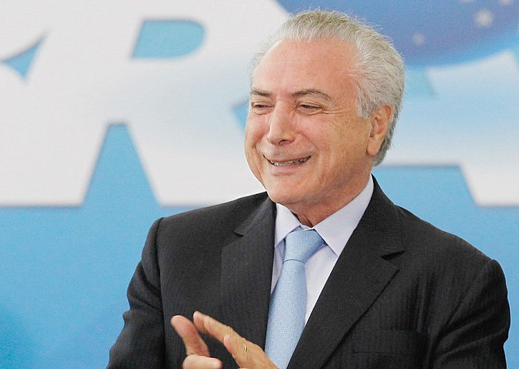 "O presidente não eleito tem enchido a boca para falar de reformas"
