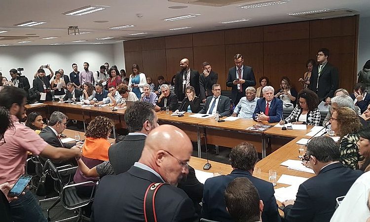 Fóruns permanentes de acompanhamento da situação amazônica devem ser criados