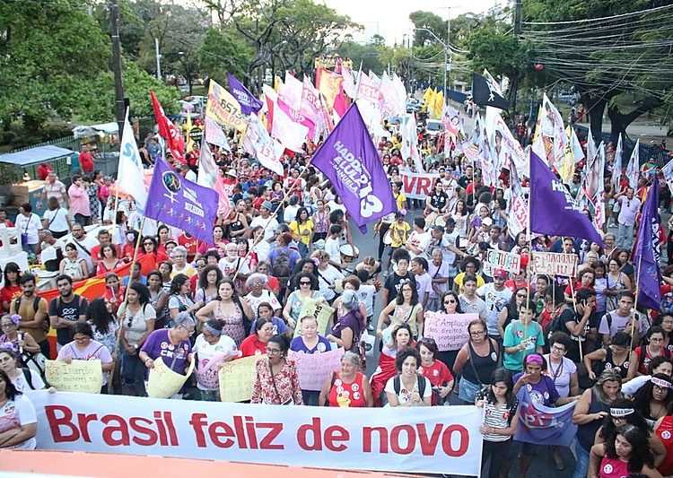 Em todo o país, mulheres vem encabeçando atos de apoio à Haddad e Manuela resgatando o slogan da campanha presidencial