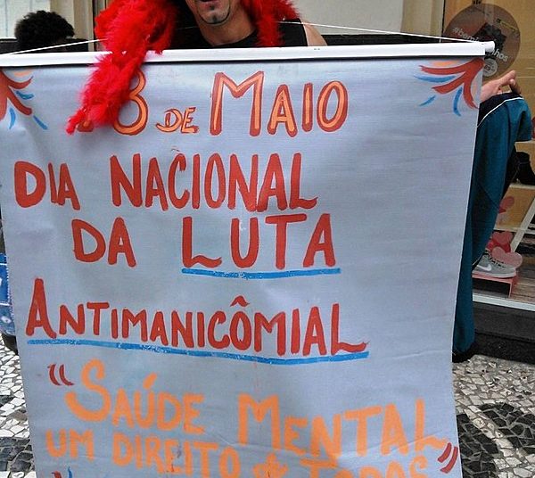 Para psicólogos e especialistas, é retrocesso destinar recursos públicos a comunidades terapêuticas privadas