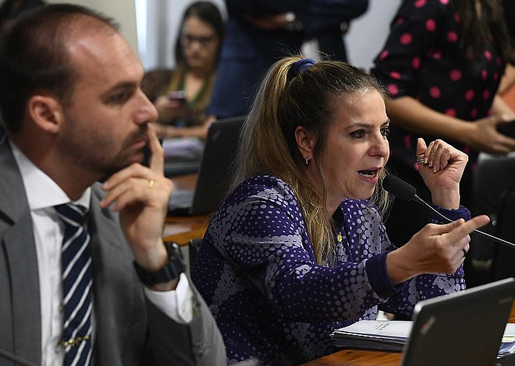 Polarizada, CPMI conta com articulação direta de Eduardo Bolsonaro, líder do partido do presidente, em confronto com opositores e centrão