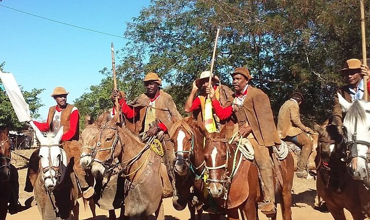 A Missa do Vaqueiro é um evento religioso, tradicional na cultura popular do sertão pernambucano e começa neste dia  25 de julho.