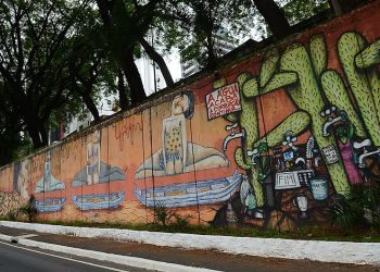 Antigos grafites na Avenida 23 de Maio, em São Paulo