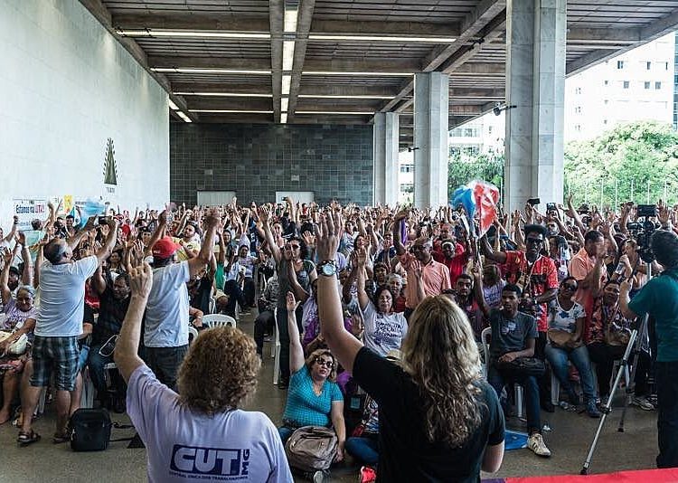 A assembleia da rede estadual de educação no dia 8 de março deliberou por greve por tempo indeterminado