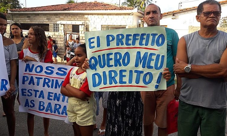 Pais e alunas(os) de várias outras escolas estiveram presentes