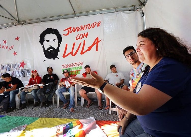 Roda de conversa sobre o Dia Nacional da Visibilidade Lésbica na Vigília Lula Livre