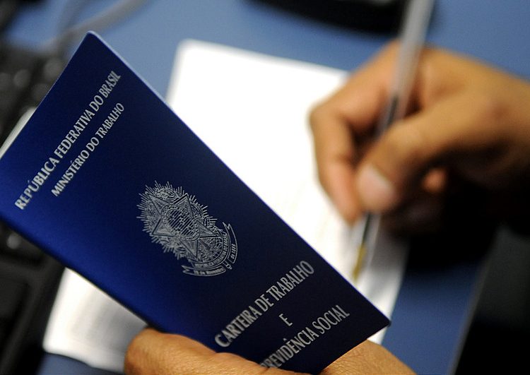O Ministério do Trabalho é responsável em regulamentar e fiscalizar todos os aspectos referentes às relações de trabalho no Brasil.
