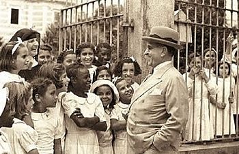 Getúlio Vargas (foto), ex-presidente brasileiro, se dirigia à população interpelando a todos como trabalhadores do Brasil