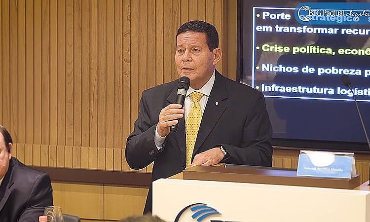 General Mourão durante palestra para investidores na sede do BTG Pactual