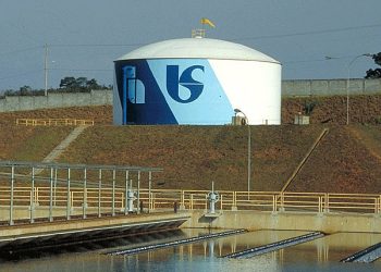Sabesp, sociedade anônima de capital misto, é responsável pelo tratamento de água e esgoto em todo o Estado de SP