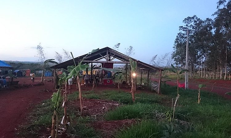 A liminar de reintegração de posse foi apresentada a famílias na última semana e exige a saída até a próxima sexta-feira (15)