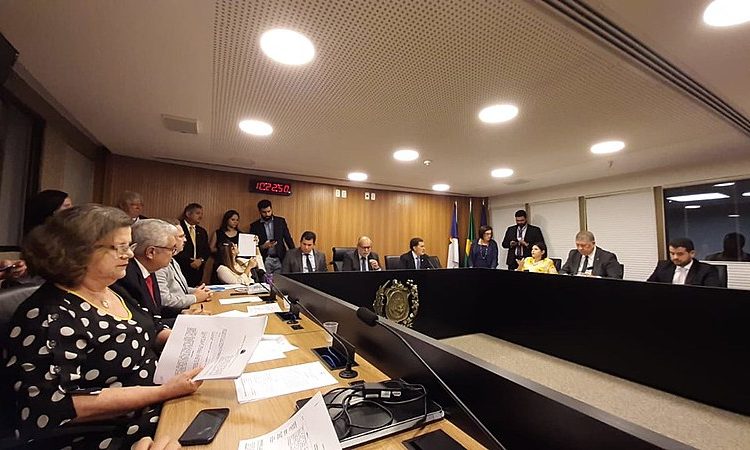 Reunião da Comissão de Constituição, Legislação e Justiça, no Plenarinho 2, da Alepe
