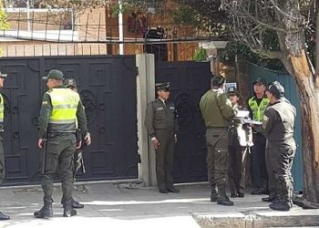 Presidenta autoproclamada Jeanine Áñez disse que os militares não estariam afetando “a livre circulação dos funcionários mexicanos"