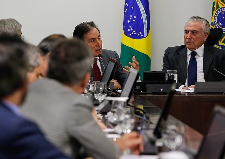 Golpista Michel Temer se reúne com a base aliada do Senado