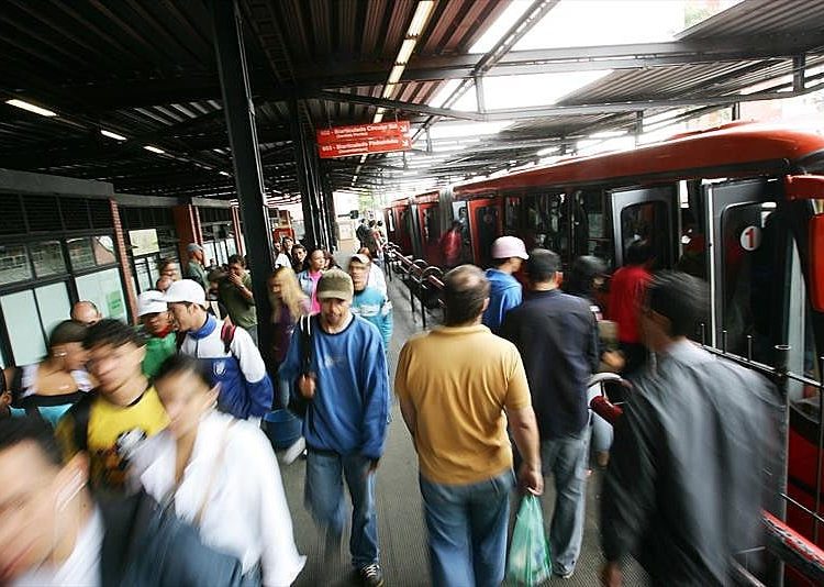O contrato atual entre prefeitura e empresas de transporte é alvo de investigação do Tribunal de Contas