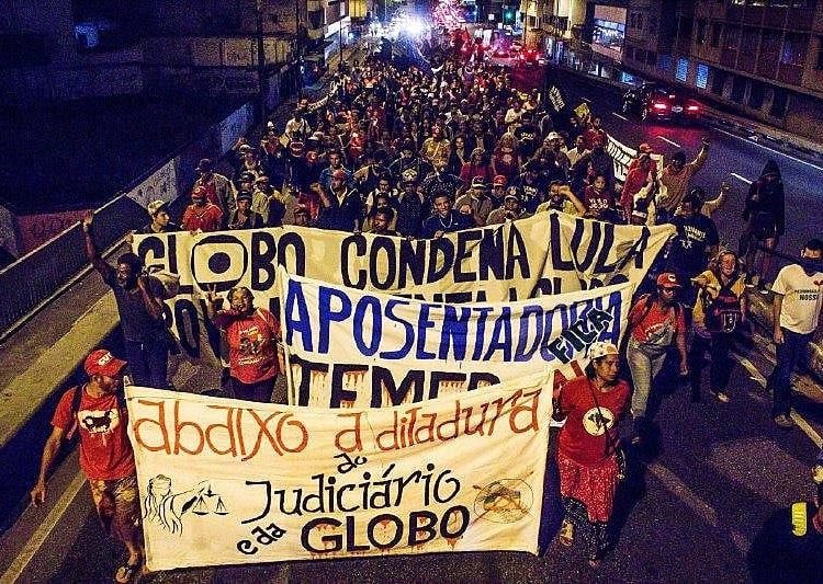 Com o nome “Desligue seu ódio, boicote a Rede Globo”, a marcha expôs o apoio da emissora ao golpe e o monopólio da mídia