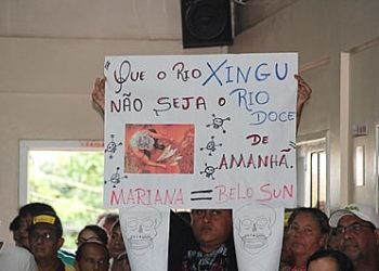 Durante audiência pública em Altamira moradores da Volta Grande do Xingu protestam contra a mineradora