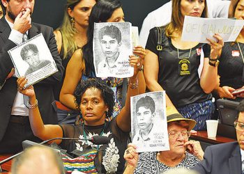 O Atlas da Violência aponta que, de 1980 para 2016, os homicídios por arma de fogo subiram de 40% para 70% do total de assassinatos