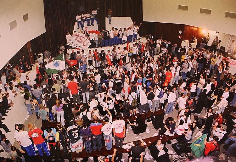 Em 15 de agosto de 2005, os paranaense ocuparam a Assembleia Legislativa contra a privatização da Copel