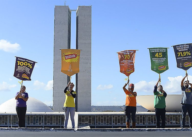 Ato simbólico, em Brasília, marca o lançamento da petição contra 139 PL's que violam os direitos humanos, no Senado e na Câmara