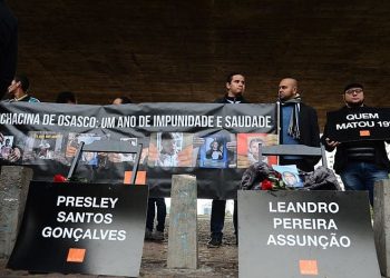 Familiares das vítimas da chacina fazem ato no vão do MASP em 2016