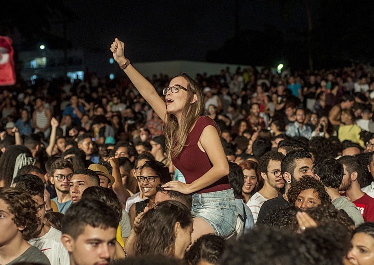 A programação conta com atrações músicas; bloco de carnaval; feira do mercado coletivo, com artesanato, decoração, design, moda e muito mais