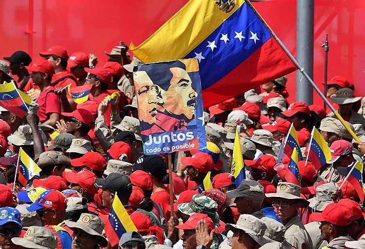 Apoiadores do presidente Nicolás Maduro comemoram o 20º aniversário da ascensão ao poder de Hugo Chávez, em 2 de fevereiro de 2019