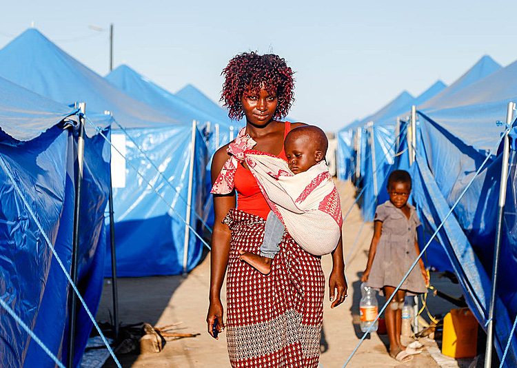 Após passagem do ciclone Idai, que destruiu parte do país, moçambicanos reiniciam vida em acampamentos temporários