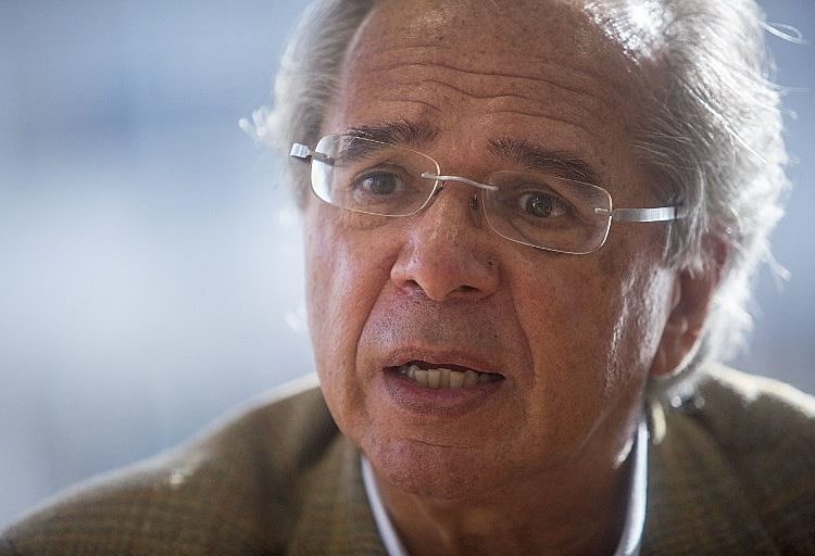Paulo Guedes defende o modelo de capitalização individual que deu errado no Chile