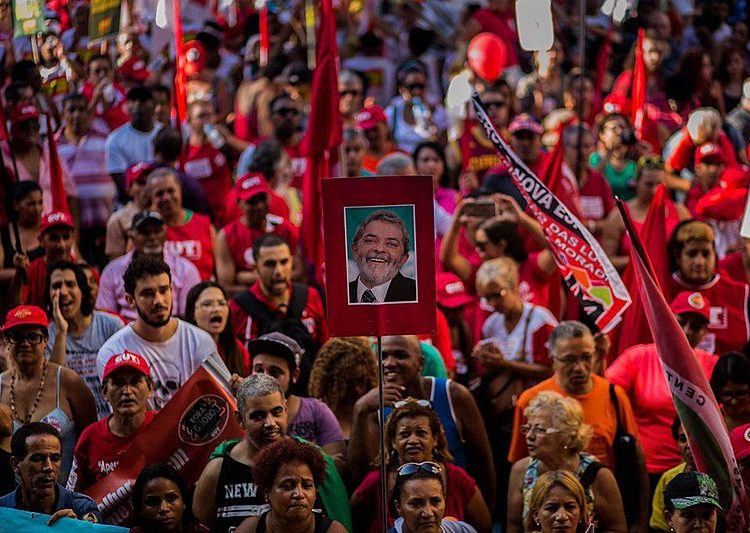 "É preciso disputar projetos, viabilizar a candidatura popular de Lula, baixar a bola de Ciro Gomes e manter acesa a chama da resistência"