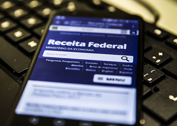 Pelas regras do IR no Brasil, em termos proporcionais os mais ricos pagam menos do que os mais pobres