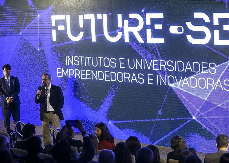 O programa Future-se pode tornar universidades públicas dependentes de incentivo privado