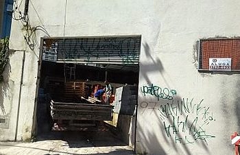 Local onde será a creche Maria de Lourdes, na zona oeste, ainda recebe material de construção três dias após o início das aulas