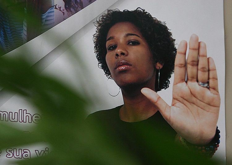 Combate a violência contra a mulher
