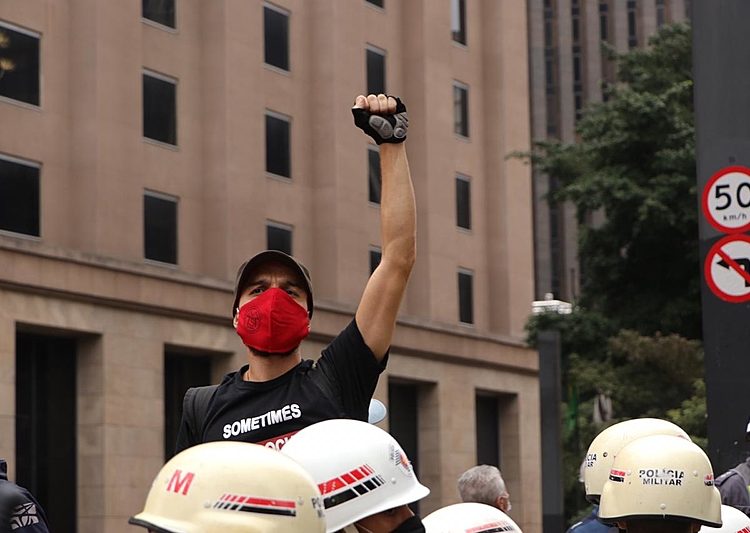 Manifestantes saíram à Avenida Paulista para defender a democracia e reafirmar a importância das vidas negras