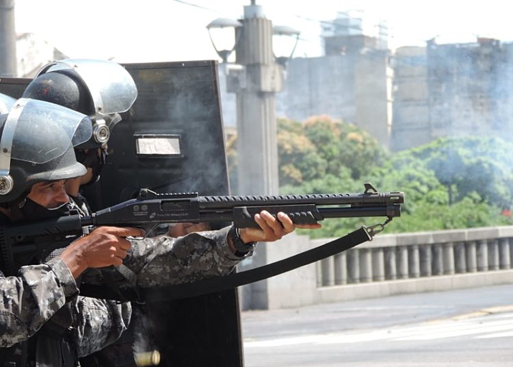 Abordagem aconteceu nas proximidades na Ponte Duarte Coelho, no Centro do Recife