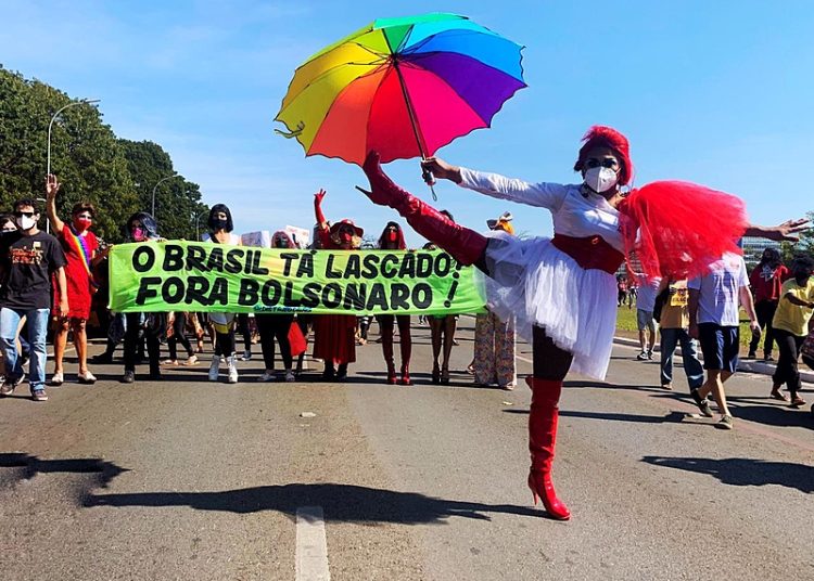 19J FORA BOLSONARO | Drag Sem Terra mobilizada em Brasília por Vacina no Braço, Comida no Prato e Fora Bolsonaro