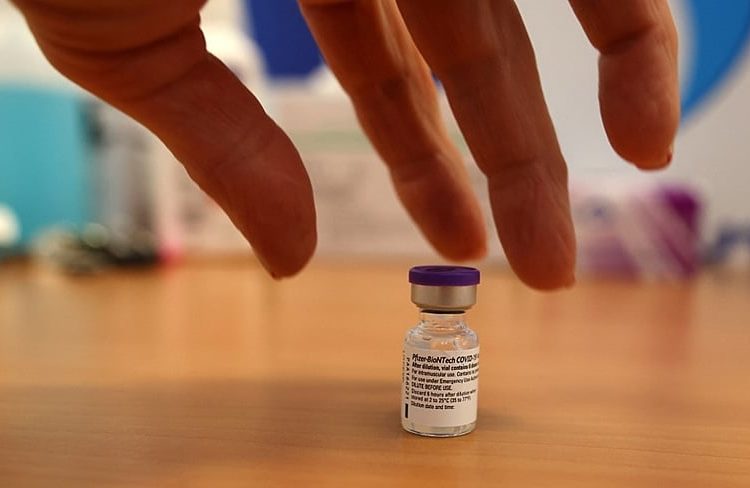 Nenhuma vacina, contra covid ou qualquer outra doença, tem eficácia de 100%